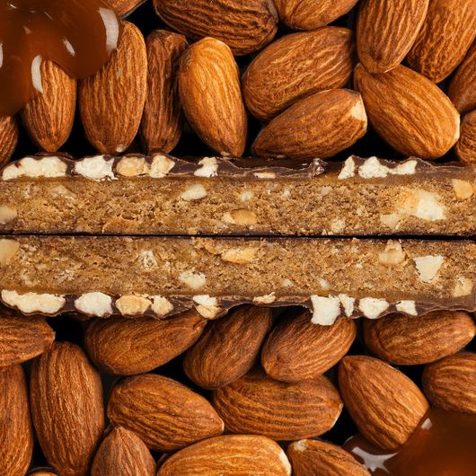 Батончик Fizi GUILTY PLEASURE Salted Almond в шоколадной глазури 40г, изображение 2